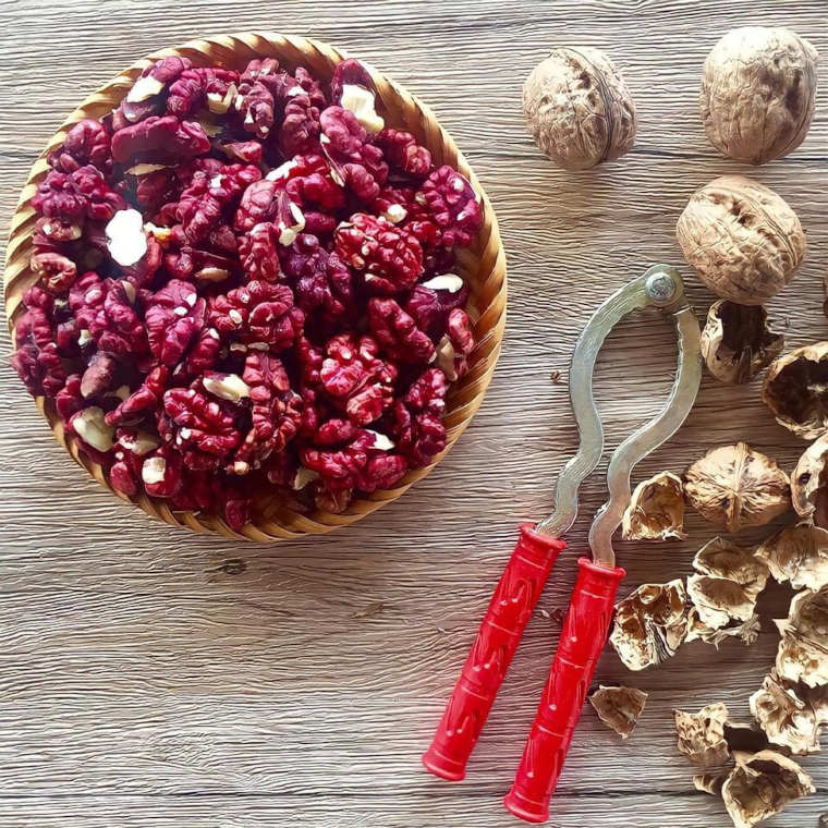 <p>Hạt óc chó đỏ giàu omega 3</p>